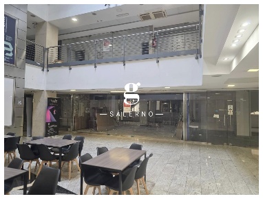 Foto Negozio in Vittorio Emanuele, Salerno Centro di 180 m² in affitto