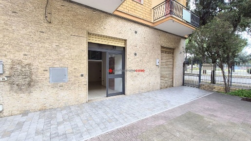 Foto Box in Viale Primo Maggio 28C, Foggia Immacolata di 34 m² con 1 locali