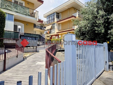Foto Appartamento a Aci Catena Centro di 70 m² con 3 locali in vendita