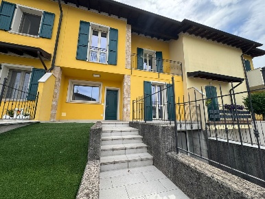 Foto Villa a schiera in Via SAN FRANCESCO D'ASSISI 4A, Maclodio di 150 m²
