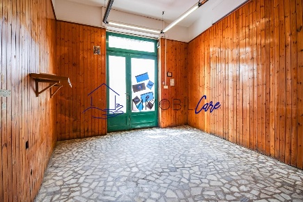 Foto Locale commerciale a Pisa La Vettola di 44 m² con 2 locali in affitto
