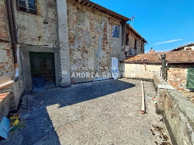 Foto Appartamento a Buti Centro di 126 m² con 5 locali in vendita