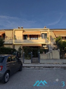 Foto Appartamento a Montefiore dell'Aso di 110 m² con 5 locali in vendita
