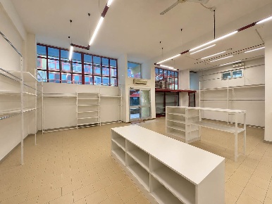 Foto Negozio in VIA GOFFREDO MAMELI  82, Pesaro Porto di 200 m² in vendita