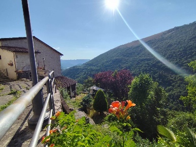 Foto Appartamento a Arrone Centro di 50 m² con 4 locali in vendita