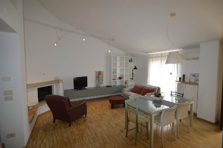 Foto Appartamento in Piazza 8 marzo, Jesi Gallodoro - Prato di 80 m²
