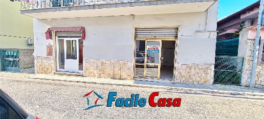 Foto Negozio in Via san Giulio  snc, Formia Centro di 80 m² con 1 locali