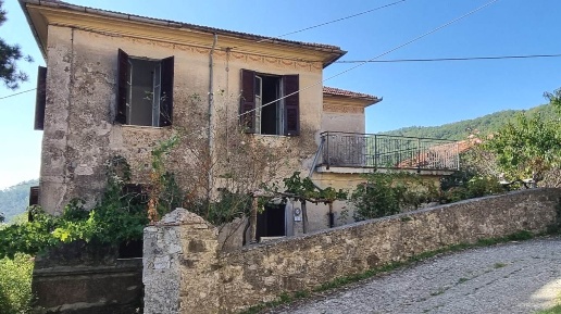 Foto Appartamento a Fivizzano Centro di 215 m² con 2 locali in vendita