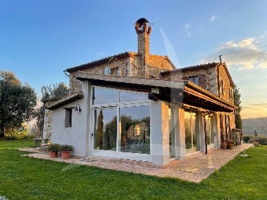 Foto Rustico a Manciano Saturnia di 240 m² con 13 locali in vendita