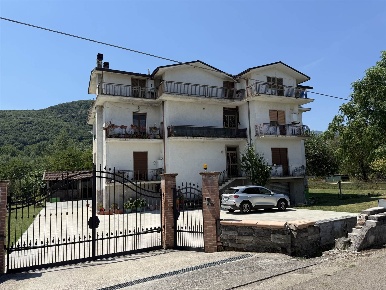 Foto Appartamento in VIA CAMPO DEL GRECO 27, Ceprano di 160 m² con 5 locali