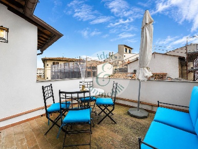Foto Appartamento a Firenze San Frediano di 174 m² con 7 locali in vendita