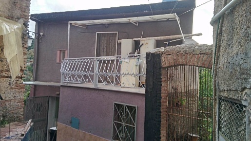 Foto Case indipendenti in Via Persa, Messina Castanea - Salice di 100 m²