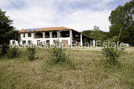 Foto Rustico a Spigno Monferrato Centro di 220 m² con 9 locali in vendita