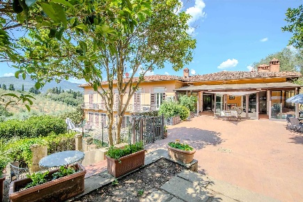 Foto Appartamento a Firenze Bolognese di 180 m² con 8 locali in vendita