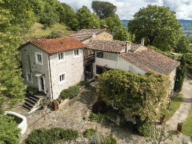 Foto Rustico a Poppi di 876 m² con 15 locali in vendita