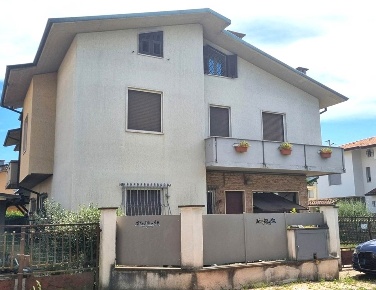 Foto Case semi ndipendenti a Aulla Centro di 210 m² con 9 locali in vendita