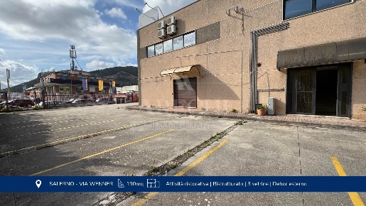Foto Negozio a Salerno Zona Industriale - San Leonardo di 190 m² in affitto