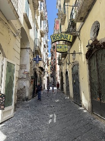 Foto Negozio in Via Botteghelle, Salerno Centro Storico - Teatro Verdi