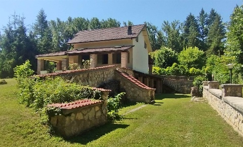 Foto Villa unifamiliare a Piglio Retafani di 180 m² con 10 locali