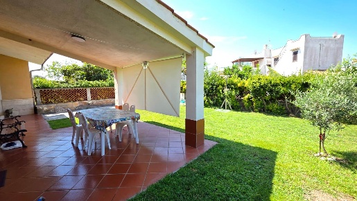 Foto Villa bifamiliare a Tarquinia Marina Velca di 80 m² con 5 locali