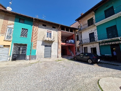 Foto Casa indipendente in Via Manzoni 4, Cogliate Centro di 60 m²