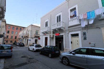 Foto Negozio in Via Francesco Caroli  11-15, Martina Franca di 98 m²
