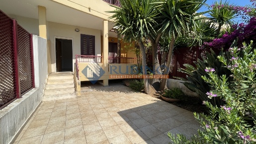 Foto Villa a schiera in Complanare Ovest 54, Bari Carbonara di Bari