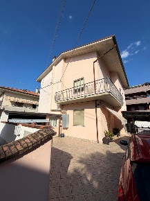 Foto Casa indipendente a Senigallia di 260 m² con 8 locali in vendita