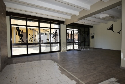 Foto Locale commerciale in via alcide de gasperi 51, Carmiano Centro