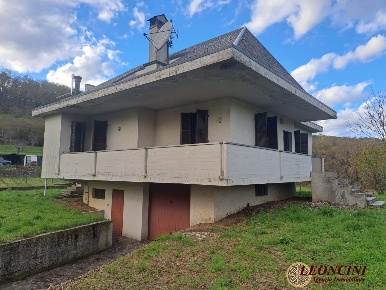 Foto Villa unifamiliare in Via Teglia, Pontremoli di 183 m² con 7 locali