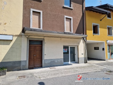 Foto Locale commerciale in Via Nazionale, Niardo Crist di 63 m² in vendita