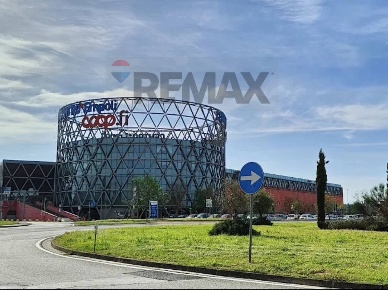 Foto Attività commerciale in via Raffaello Sanzio 199, Empoli di 170 m²