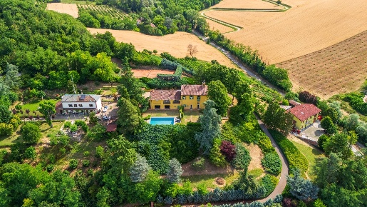 Foto Villa unifamiliare in strada Cerca 120, Alessandria di 447 m²