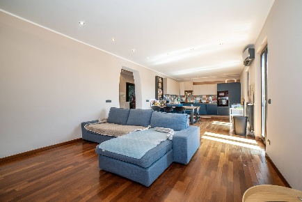 Foto Appartamento in Via Corleto Perticara 11, Roma di 135 m² con 4 locali
