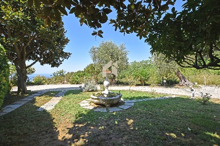 Foto Appartamento in Via dei Colli, Bordighera Zona Collinare di 43 m²