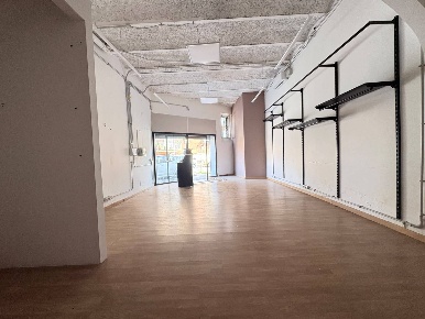 Foto Attività commerciale in Via Vincenzo Federici, Monterotondo di 101 m²