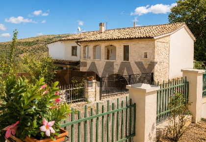 Foto Villa unifamiliare in Via Costa del Colle ND, Roccamorice di 161 m²