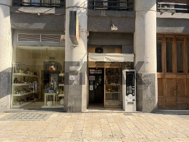 Foto Attività commerciale in Via Principe Amedeo 33, Bari Murat di 35 m²