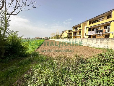 Foto Terreno residenziale in ZONA UFFICIO POSTALE, San Tammaro di 7500 m²