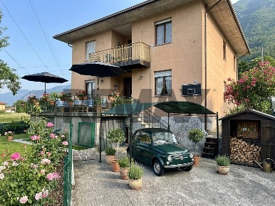 Foto Appartamento in via Roma 113, Costa Volpino Centro di 170 m²