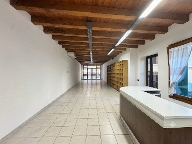 Foto Negozio in Via MATTEOTTI 113, Noventa Vicentina Centro di 150 m²