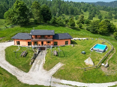 Foto Agriturismo in LocalitÃ  BavÃ¨ snc, Alta Valle Intelvi di 400 m²
