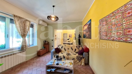 Foto Duplex in Via Battisti 18, Golasecca di 90 m² con 2 locali in vendita