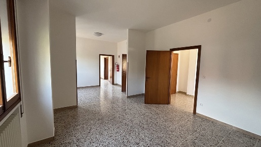 Foto Ufficio in Via MATTEOTTI 113, Noventa Vicentina Centro di 70 m²