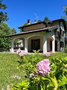 Foto Villa unifamiliare in Via AramÃ© snc, Alta Valle Intelvi di 110 m²