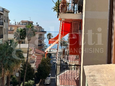 Foto Appartamento in Via Venezia 18, Albenga Centro di 102 m² con 4 locali