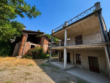 Foto Villa singola in Via Piave 2, Rovescala Centro di 300 m² con 10 locali