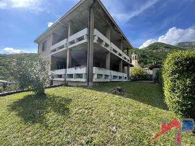 Foto Casa indipendente a Palazzago Centro di 830 m² con 15 locali