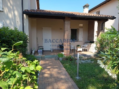 Foto Villa a schiera in VIA TULIERO, Faenza di 130 m² con 5 locali