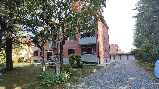 Foto Magazzino in Via Monti, Lesmo di 120 m² con 1 locali in vendita